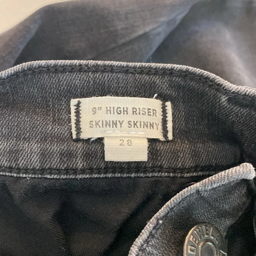 Madewell 9” High Riser Distressed Skinny Jeans - Picture 6 of 7